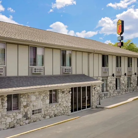 Super 8 by Wyndham Sturgeon Bay