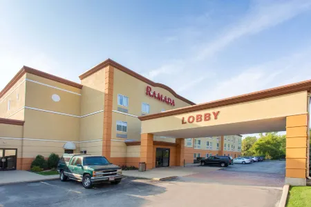 Ramada by Wyndham Glendale Heights/Lombard