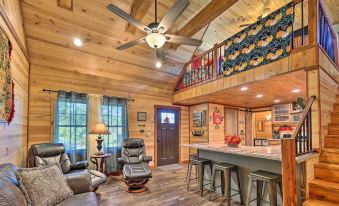 3 Mi to Lake Hamilton: 'Tree Top Cabin'