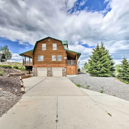 Scenic Views and Game Room Garden City Retreat!