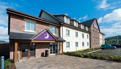 Premier Inn Abergavenny のホテル