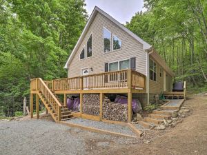 Greystone - Creekside Cabin: Hike, Fish & Explore!