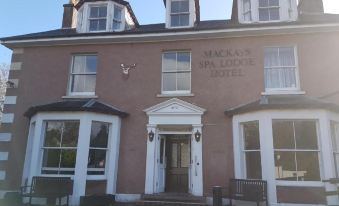 OYO Mackay's Spa Lodge Hotel