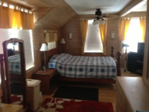 4 Bedroom Cottage on Manitoulin Island - Next to Sandy Beach!