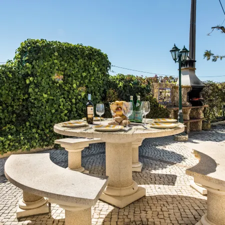 Peaceful Villa with Pool & Spacious Garden