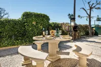 Peaceful Villa with Pool & Spacious Garden - Huvilat