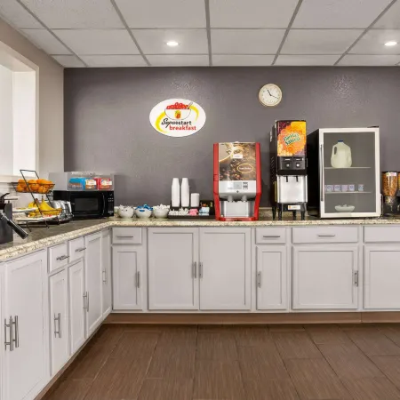 Super 8 by Wyndham Gainesville TX