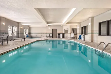 Country Inn & Suites by Radisson, St. Cloud East, MN