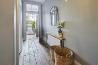 Host & Stay - Hidden Gem