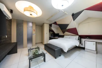 Sangbong Carlton Hotel in zona Yongma Land