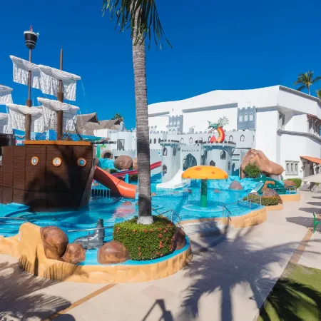 Crown Paradise Club All Inclusive