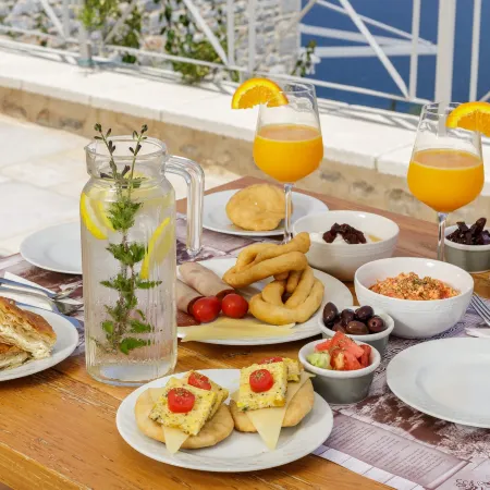 Trapela Limeni Luxury Suites