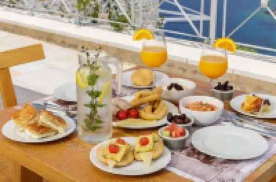 Trapela Limeni Luxury Suites