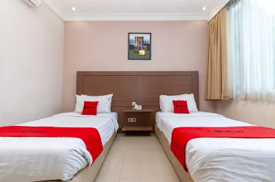 RedDoorz Premium at Hotel Ratu Residence Hotel dekat Tugu Tari Sekapur Sirih