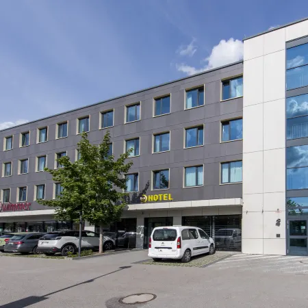 B&B HOTEL München-Olympiapark Отели рядом с достопримечательностью «Станция метро Hasenbergl»