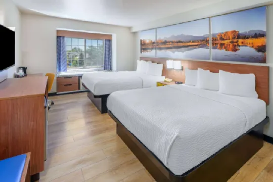 Days Inn and Suites by Wyndham Greeley