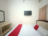 RedDoorz Syariah Near Rumah Sakit Umum Wisata Uit Hotell i Mannuruki