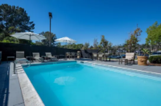 เดย์สอินน์ บายวินด์แฮม เอ็นซินิตาส มูนไลท์บีช