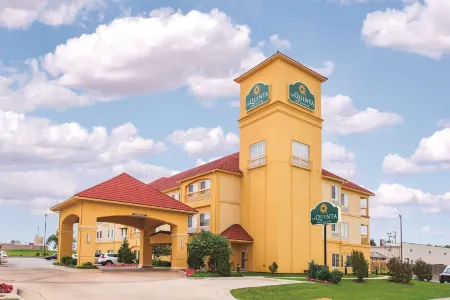 La Quinta Inn & Suites by Wyndham Tulsa Airpt / Expo Square