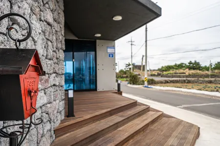 Sea and Star Pension Отели рядом с достопримечательностью «Aewol Coast Road»