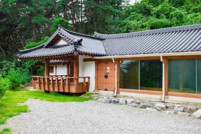 충주 솔내음한옥펜션 능암온천랜드 주변 호텔