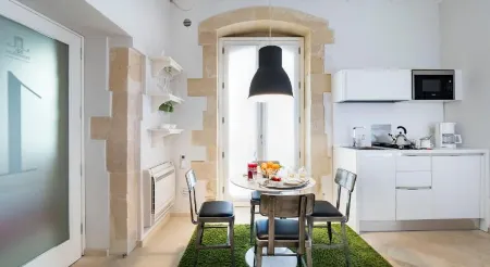 Re Federico Boutique Hotel Отели рядом с достопримечательностью «Piccolo Teatro dei Pupi»