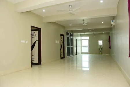 Satiya Guest House Отели рядом с достопримечательностью «Statue of Buddha in Bodhgaya»