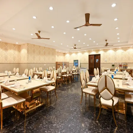 Hotel Sks Grand Palace-Vrindāvan