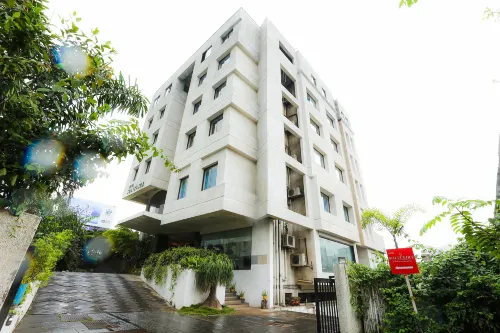 Hotel Solitaire فنادق في Kusgaon P.m.