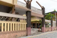 RedDoorz Syariah Near Jalan A Yani KM 8 Citraland Hotel a Aluh-Aluh