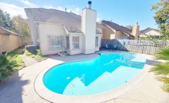 Modern Tranquility in Katy TX - Arcade Room & Pool