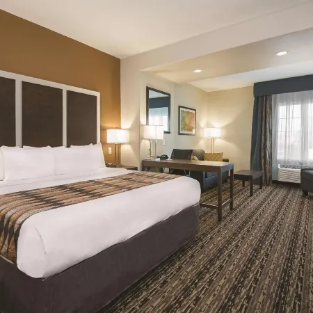 La Quinta Inn & Suites by Wyndham Gonzales TX