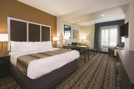 La Quinta Inn & Suites by Wyndham Gonzales TX Отели в г. Гонзалес