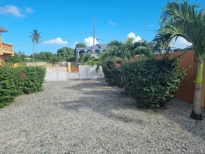 Ri'Biero's Holiday Apartments Отели в г. Канаан