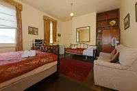 Edinburgh Gallery Bed & Breakfast Hotels in Хобарт