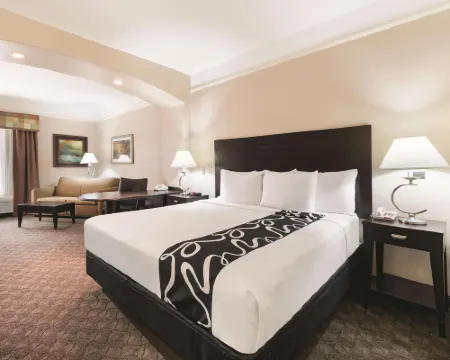 La Quinta Inn & Suites by Wyndham Pharr Rgv Medical Center Hotels in Pharr