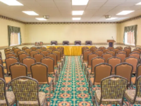 銀泉Travelodge by Wyndham酒店 銀泉酒店