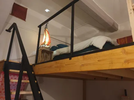 Charmant Appartement cœur Village provençal Отели в г. Ламбеск