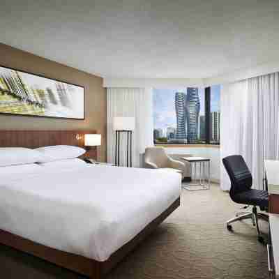 Delta Hotels by Marriott Toronto Mississauga Rooms