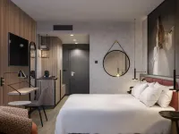 Radisson RED Berlin Kudamm Отели рядом с достопримечательностью «Торговый центр Bikini Berlin»