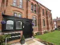 1 Chapel Place Hotels in 