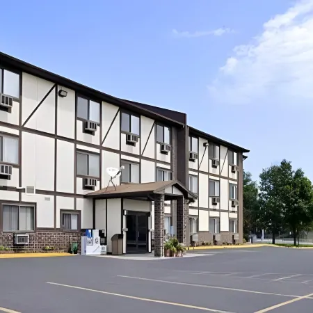 Boarders Inn & Suites by Cobblestone Hotels Waterloo Cedar Falls
