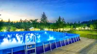 Seocheon Paintree Glamping - piscina