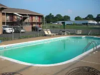 Savannah Lodge - Pools