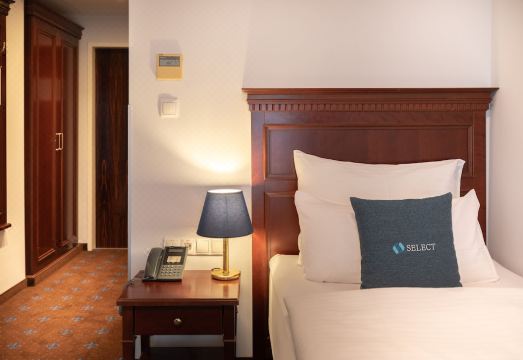 5. 노붐 호텔 프린..