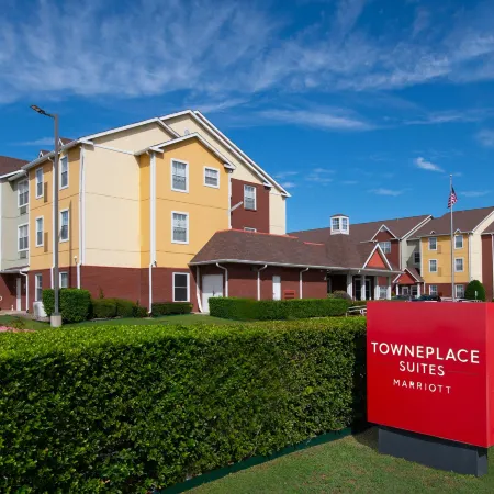 TownePlace Suites Fort Worth Southwest/Tcu Area Отели рядом с достопримечательностью «Стадион Амон Картер»