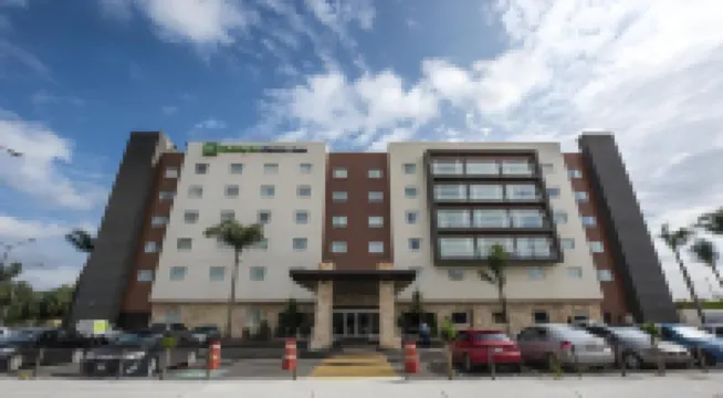 Holiday Inn Express & Suites CELAYA by IHG