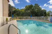 Best Western Carowinds - Pools