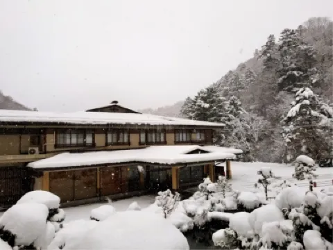 伊東園ホテル四万 のホテル