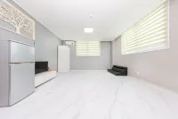 Boryeong Beach Palace Pension Hotel a Boryeong-si